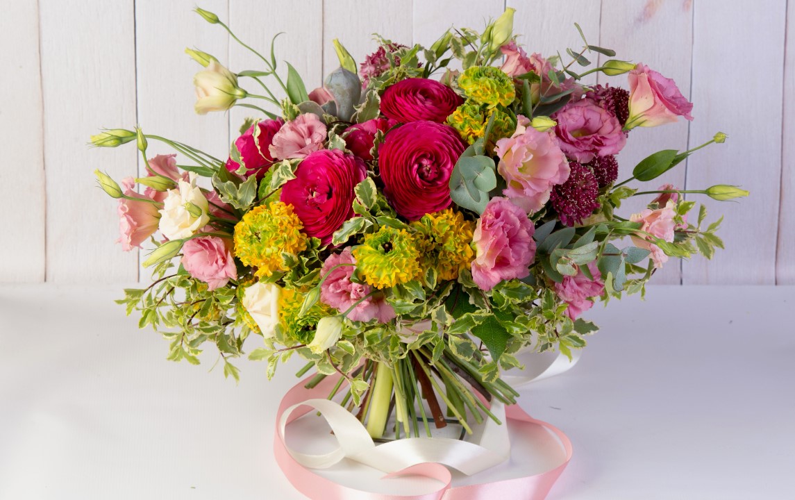 The Art of Giving Bouquets: A Timeless Gesture for Every Occasion